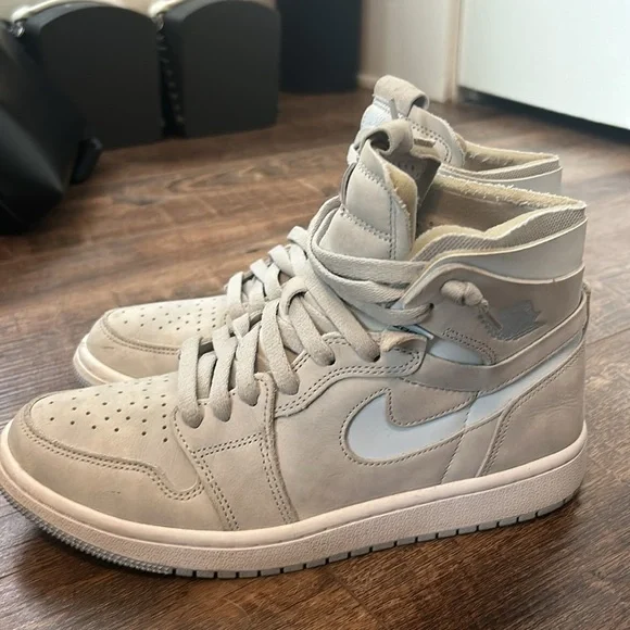 Women’s Nike Air Jordan - Picture 3 of 4